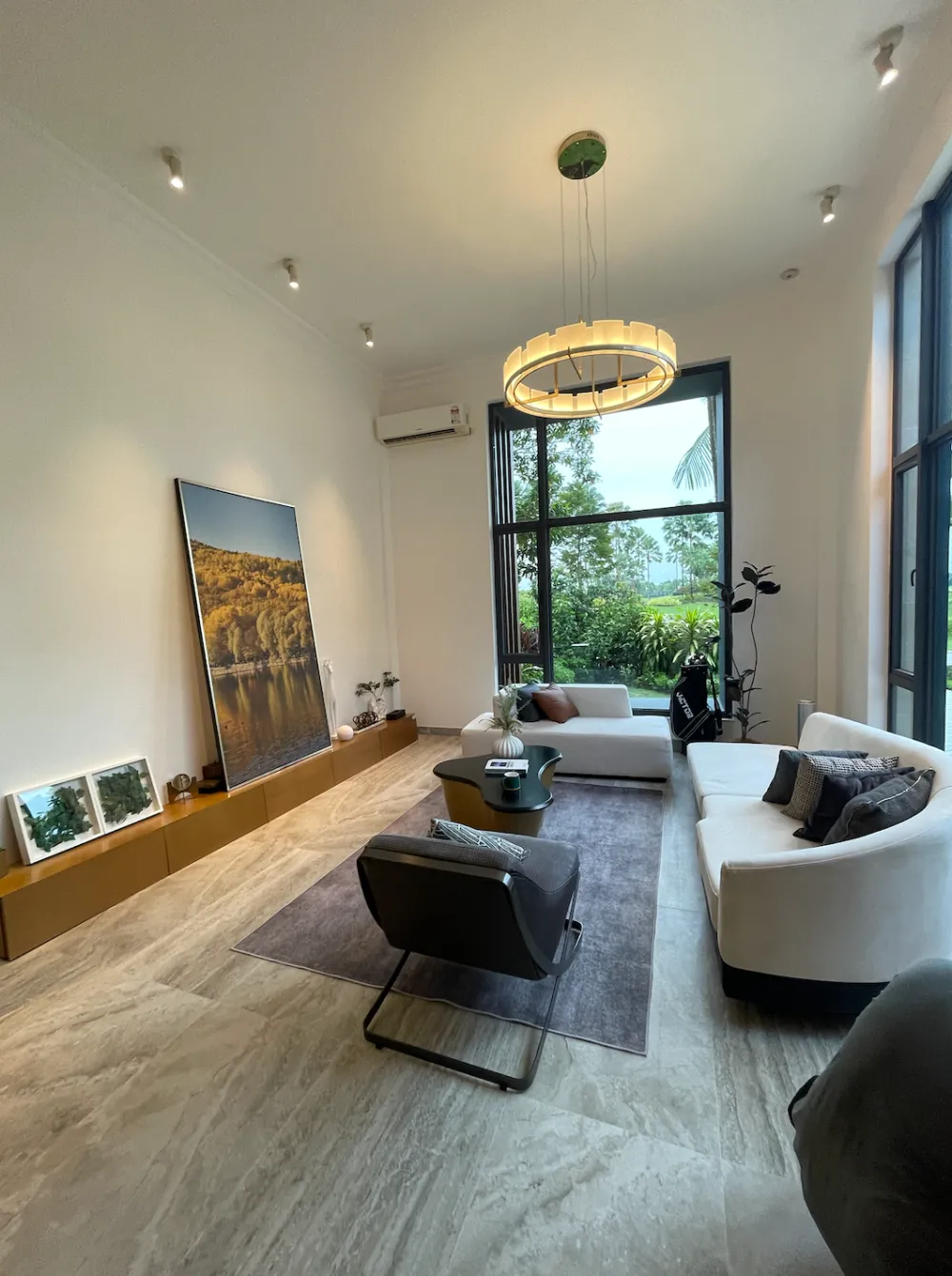 Forest City Golf Villa living room with high ceiling