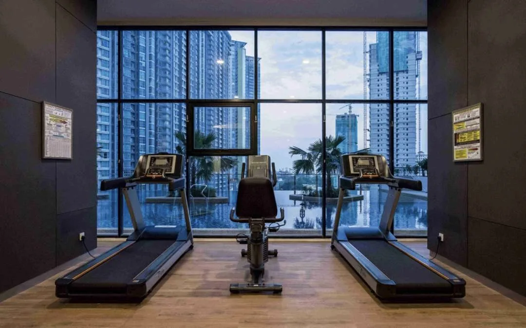 Mont Residence, Mount Erskine: gym facing the pool