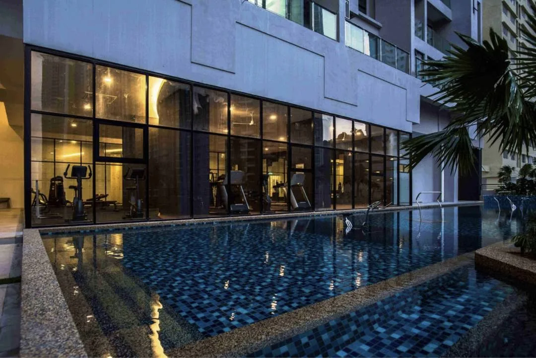 Mont Residence, Mount Erskine: swimming pool beside the glass-walled gym