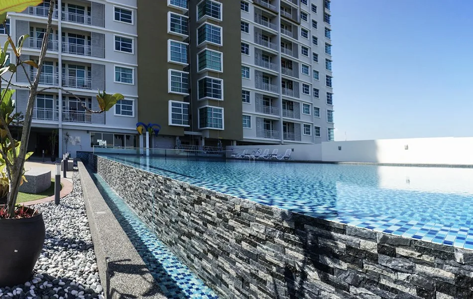 Primero Heights, Seberang Jaya: swimming pool deck with the tower behind