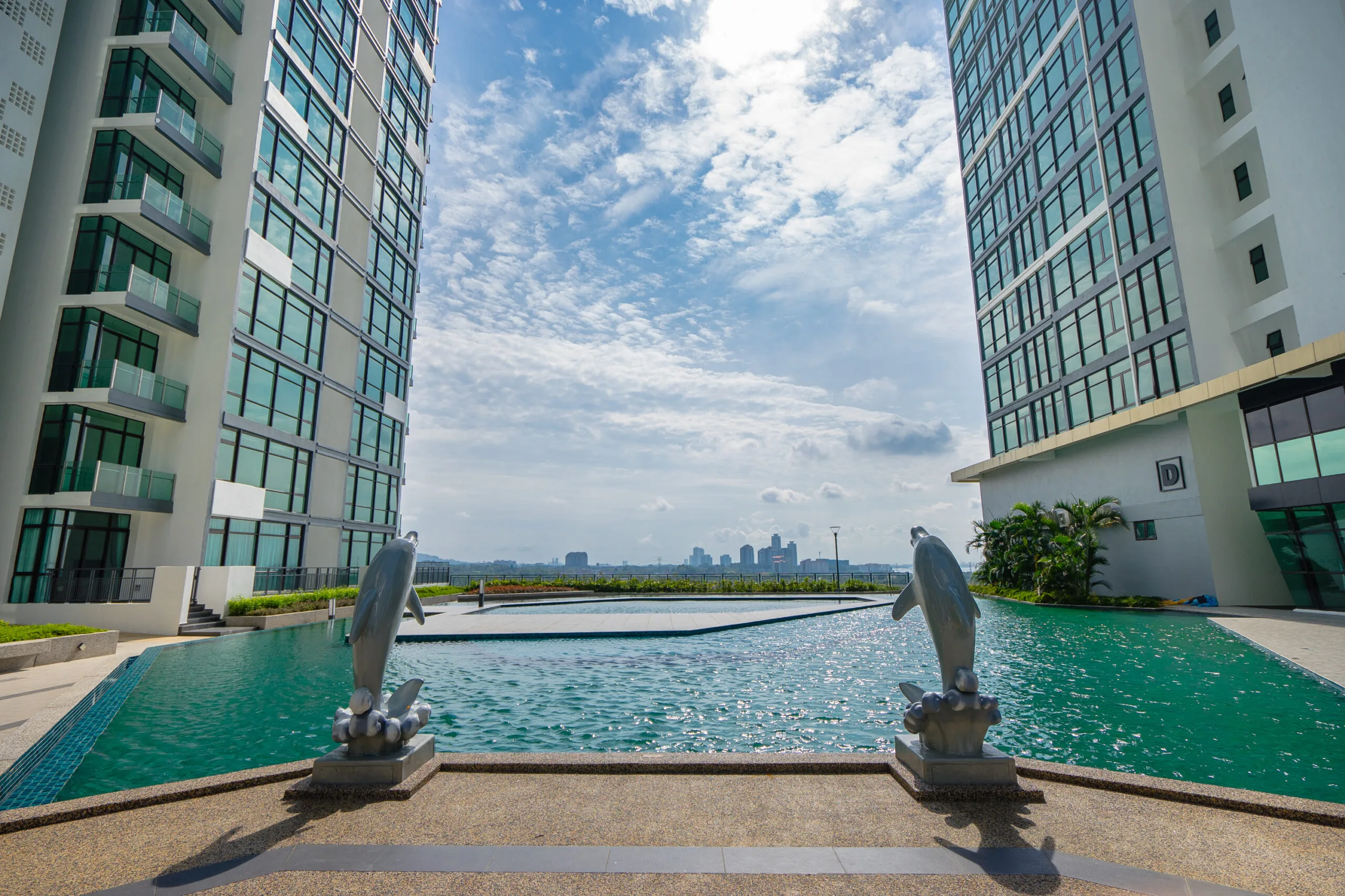 Children's play pool at Wave Marina Cove