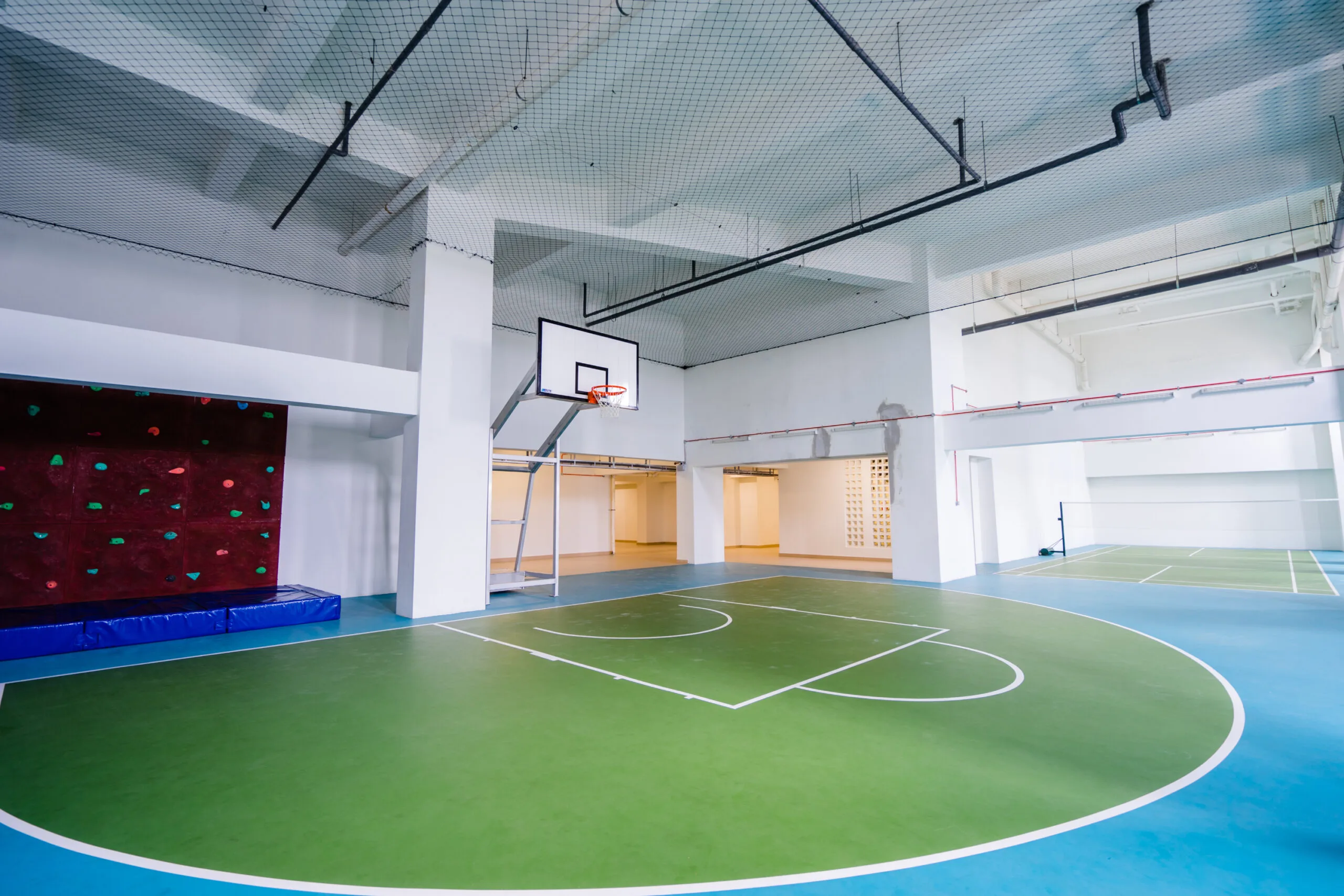 Basketball court at Wave Marina Cove
