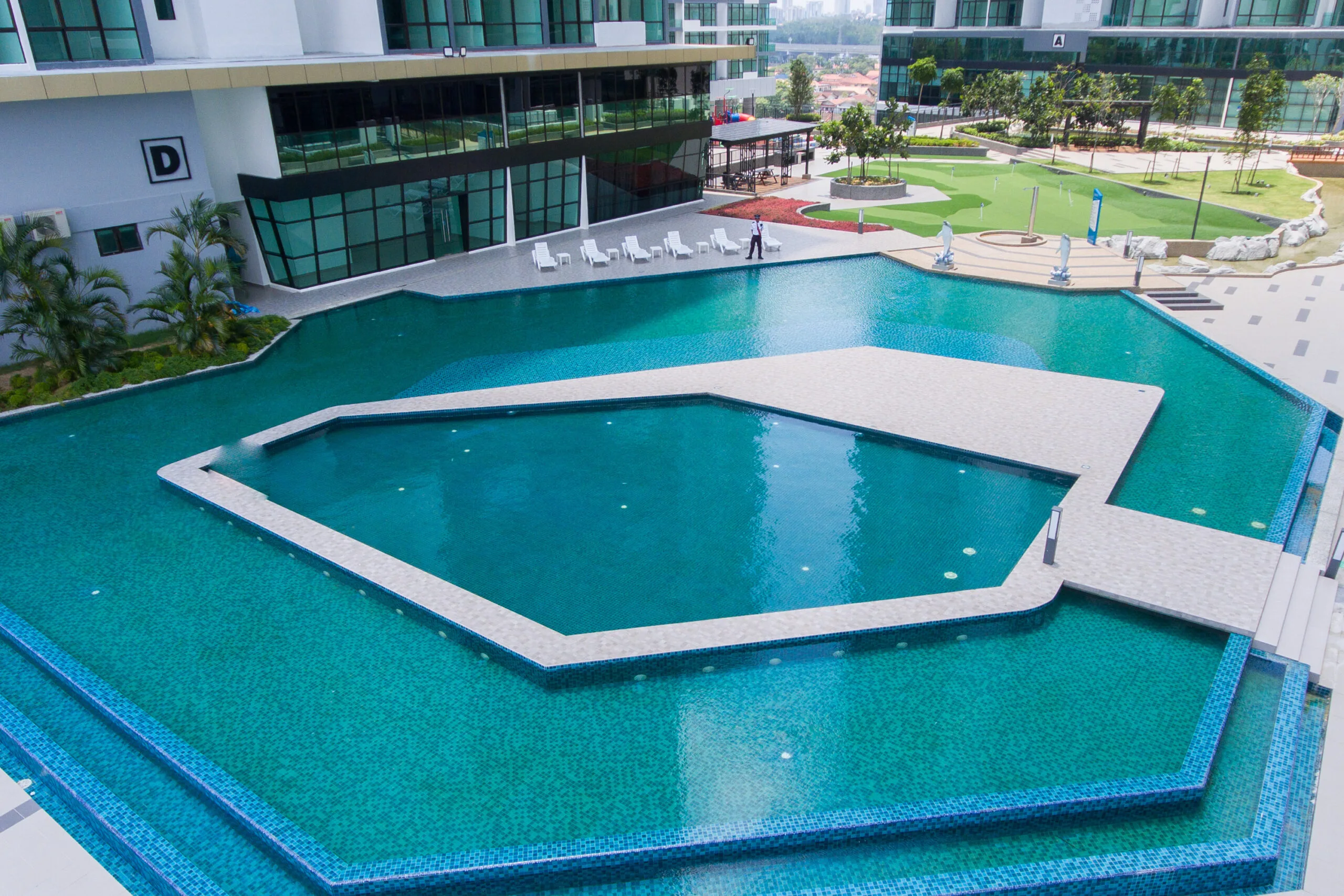 Spa pool at Wave Marina Cove